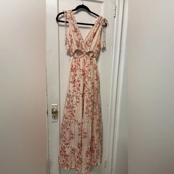 Chic Floral Cut-Out Maxi Dress - Picture 1 of 9